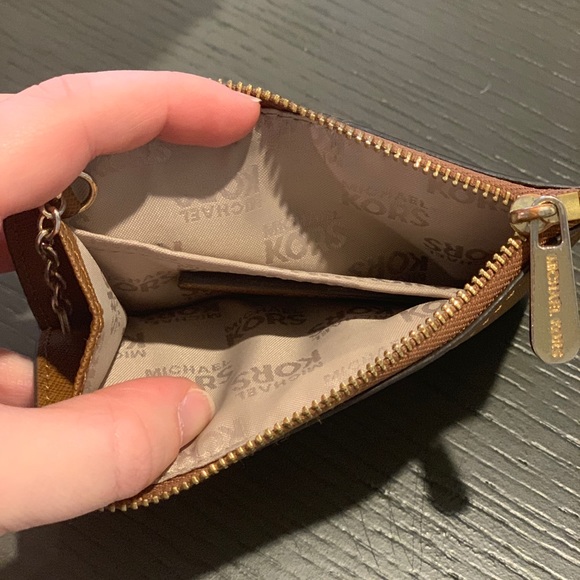 Micheal Kors tan keychain card holder - Picture 3 of 3